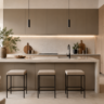 Cocina moderna con isla, gabinetes de madera clara y tonos neutros, tendencias 2026