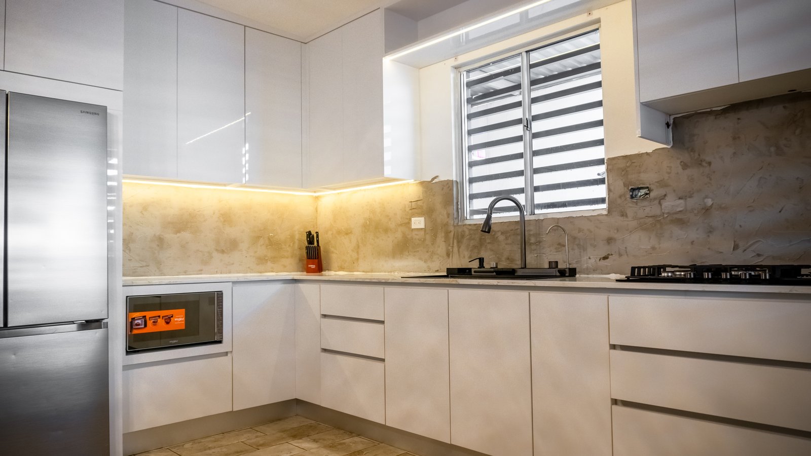 Cocina estilo Blanco Brillante