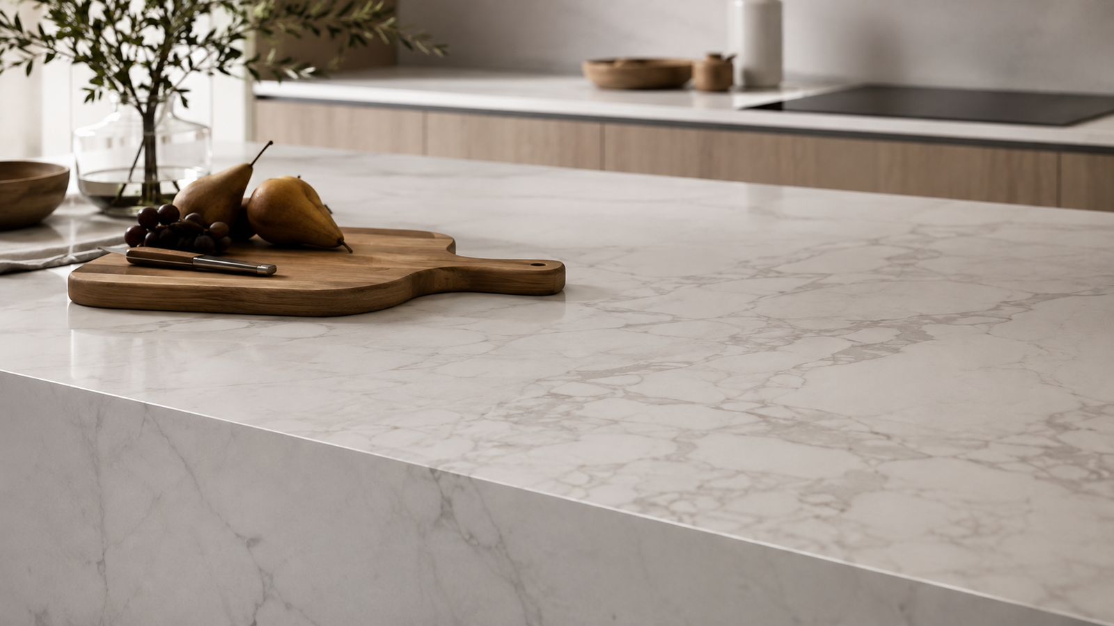 Encimera de porcelánico blanco con vetas tipo mármol Calacatta